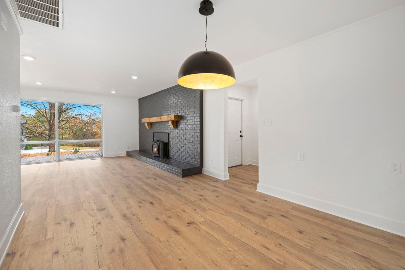 Fayetteville House: 2096 Box Ave