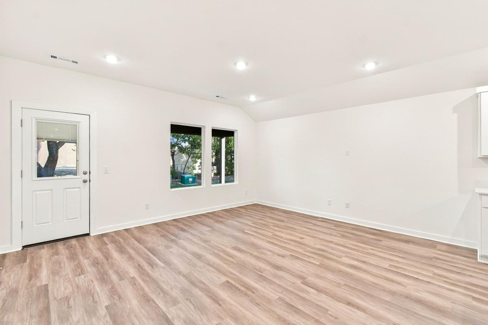 Fayetteville House: 4560 W Triangle St