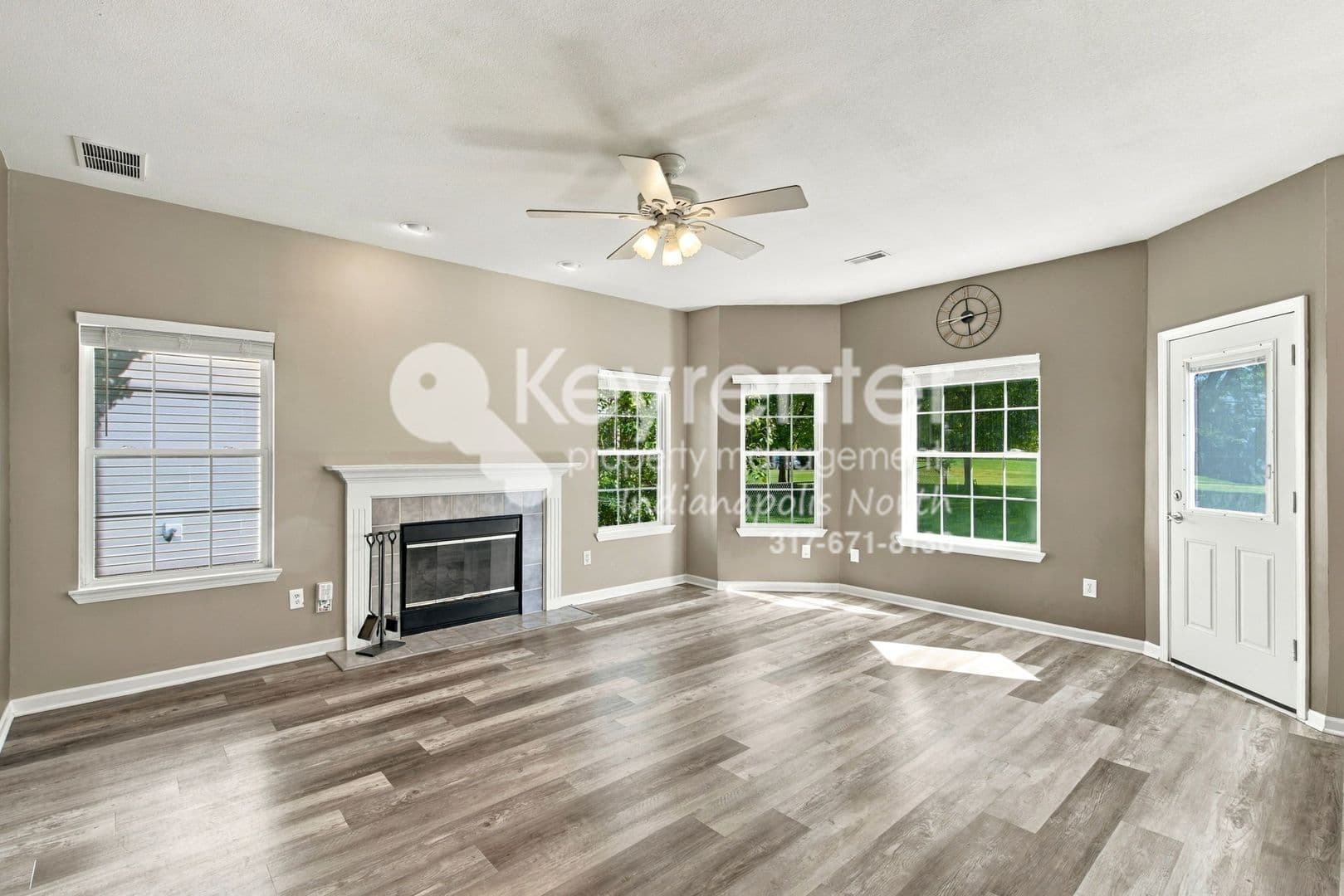 Noblesville House: 18834 Prairie Crossing Dr