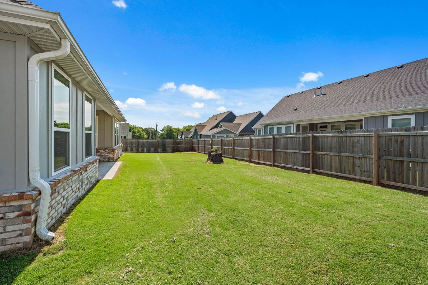 Prairie Grove House: 823 Mueller Way