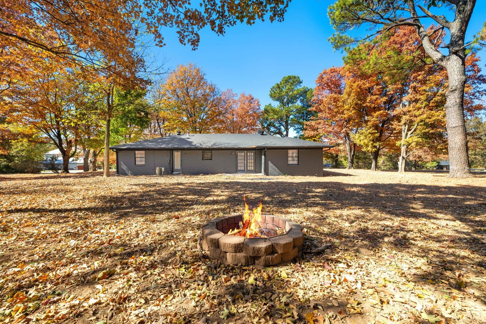 Fayetteville House: 2096 Box Ave