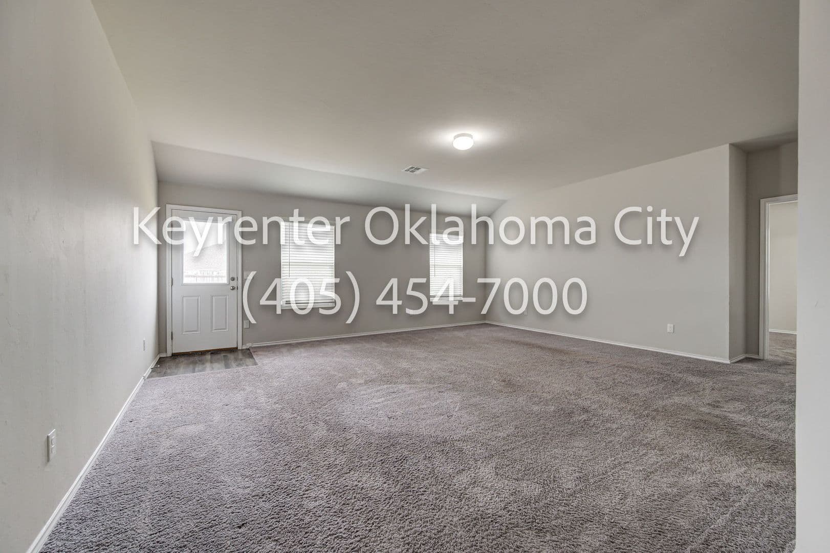 Newcastle House: 316 Karlee Ln