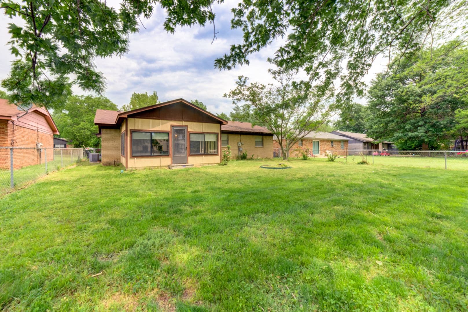 Claremore House: 1109 W 14th Pl