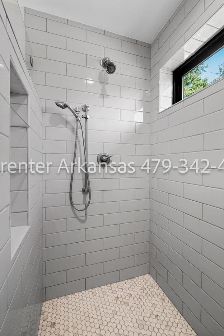 Fayetteville House: 4480 E Trough Spring Rd