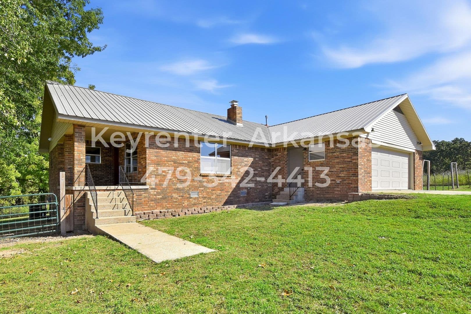 Bentonville House: 13917 Rolling Hills Rd