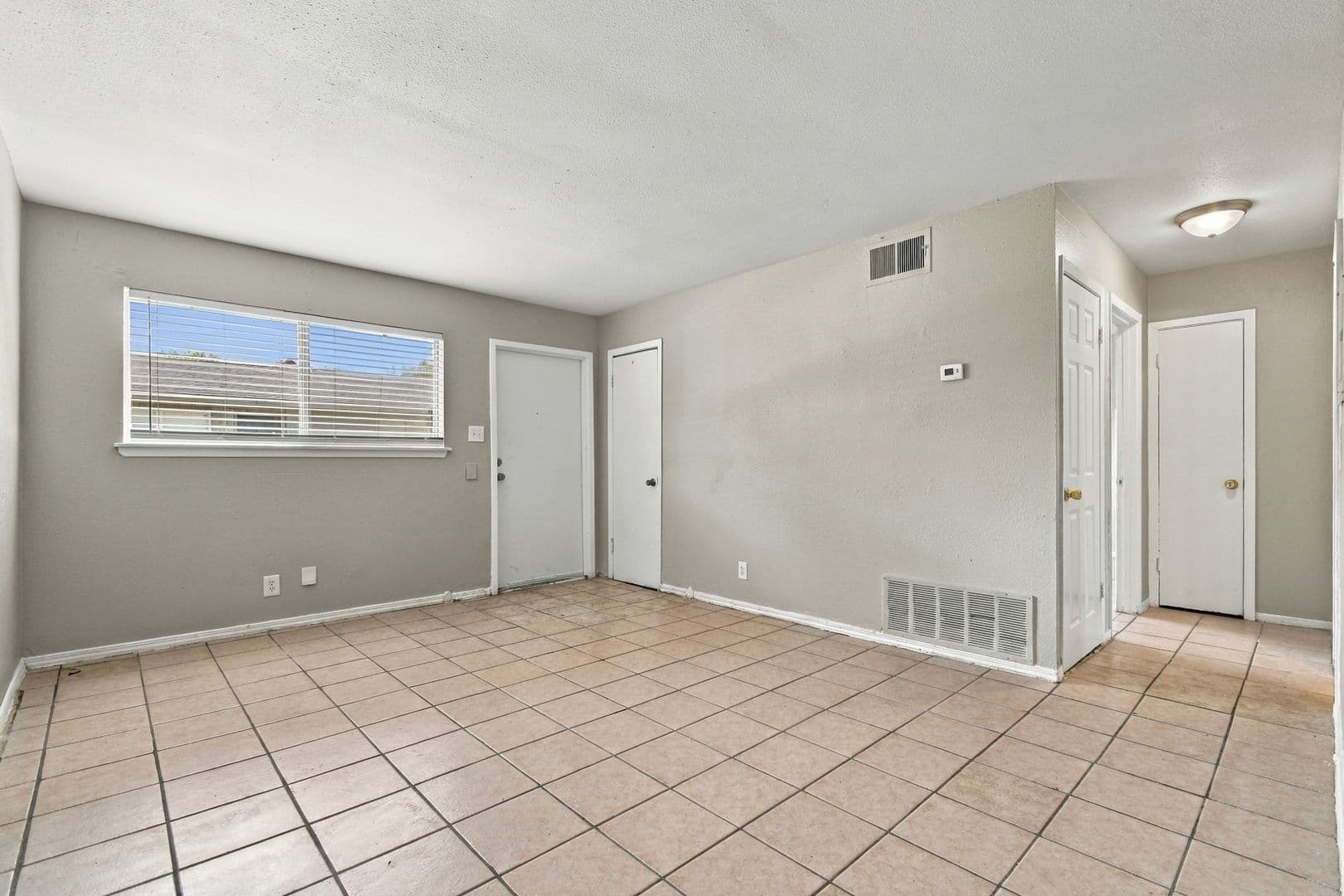 Tulsa House: 1072A N Irvington Ave