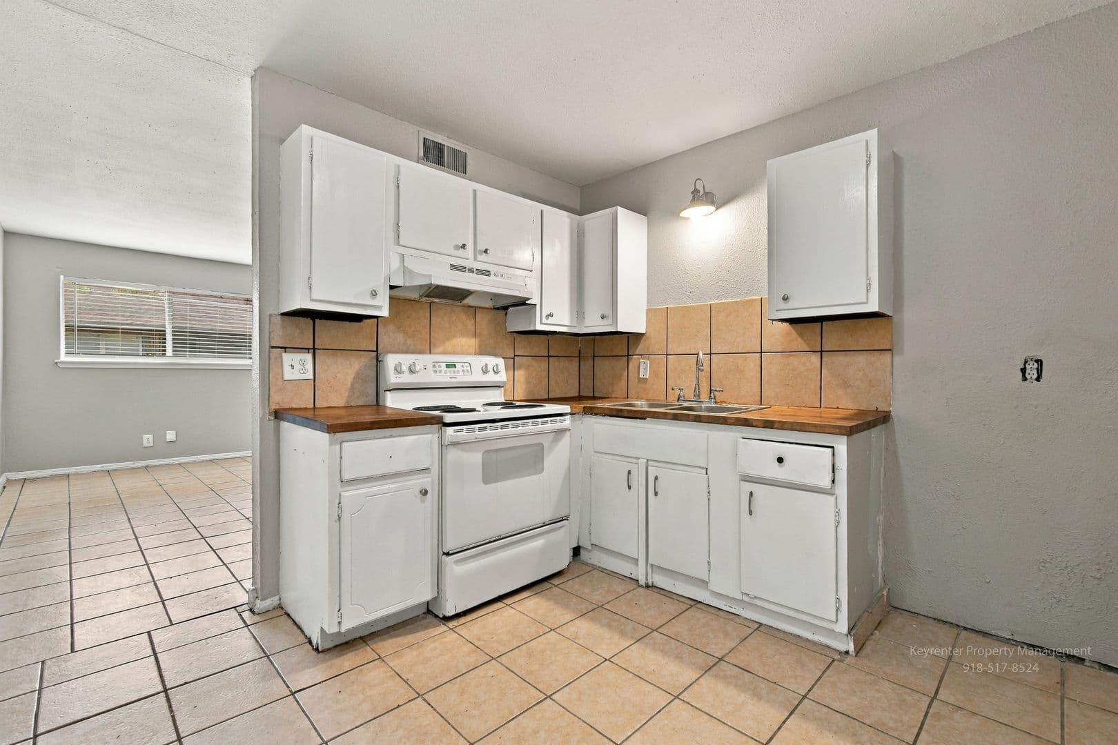 Tulsa House: 1072B N Irvington Ave