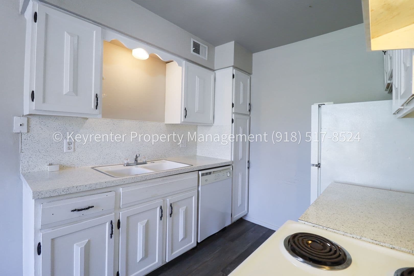 Tulsa House: 4318 E 67th St #571