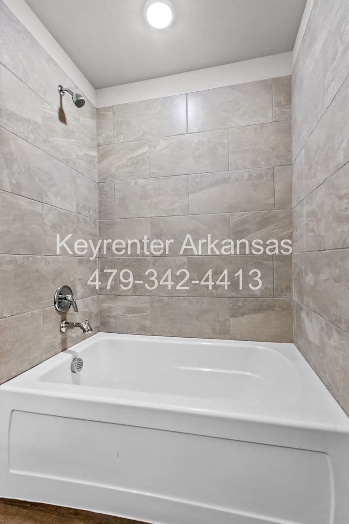 Fayetteville House: 846 E Sparrow Way