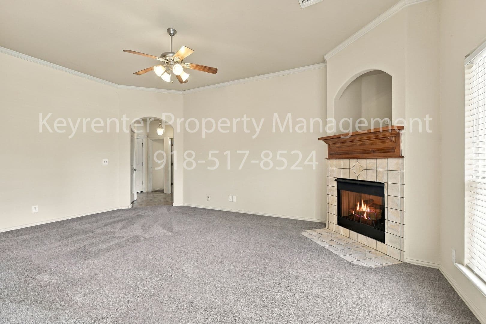 Collinsville House: 2121 W Oak St