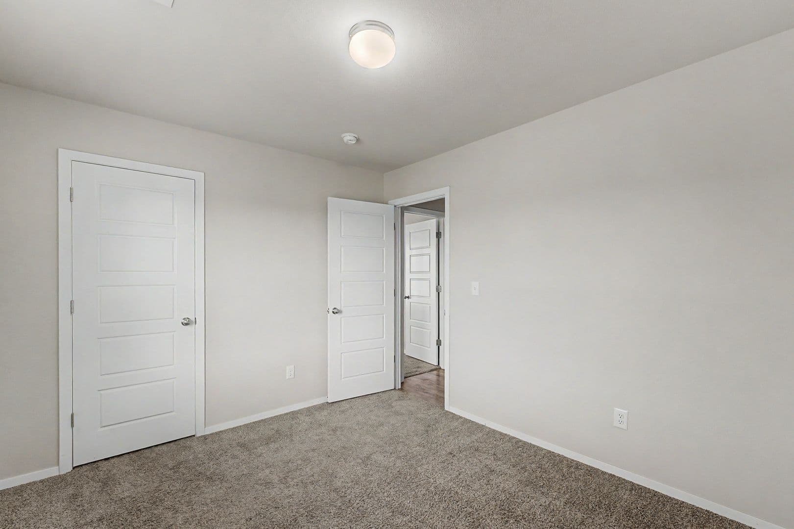 Fayetteville House: 1236 S Nighthawk