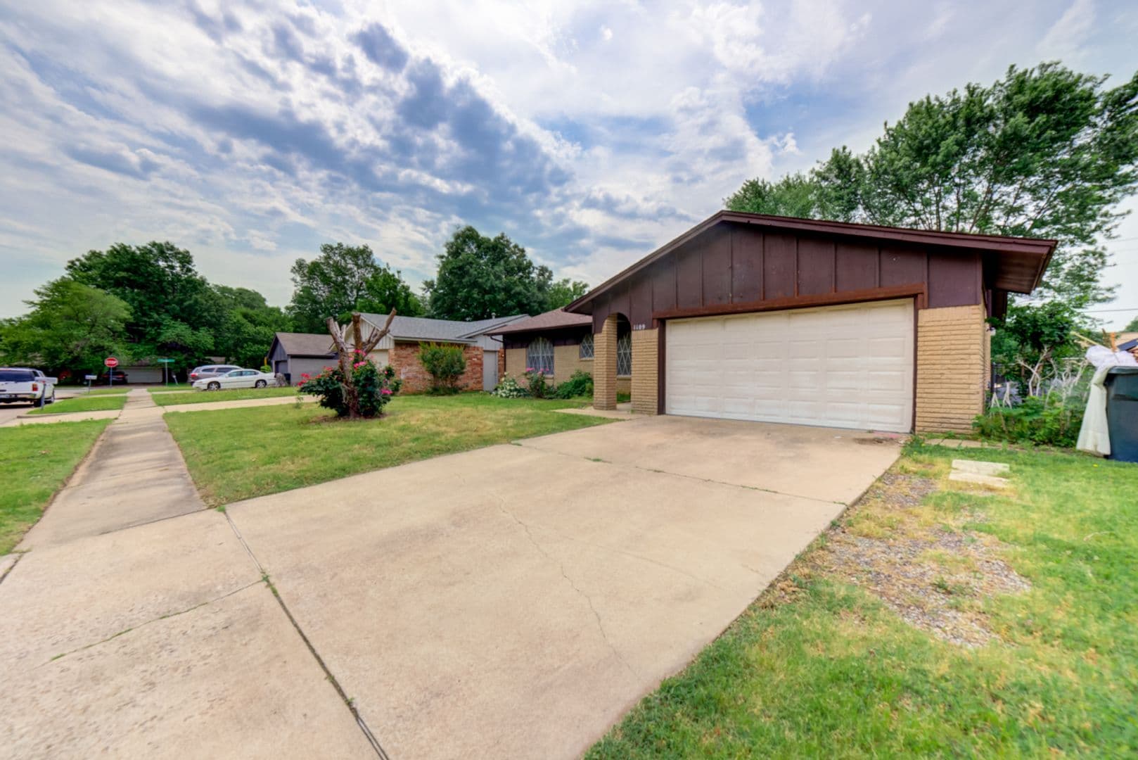 Claremore House: 1109 W 14th Pl