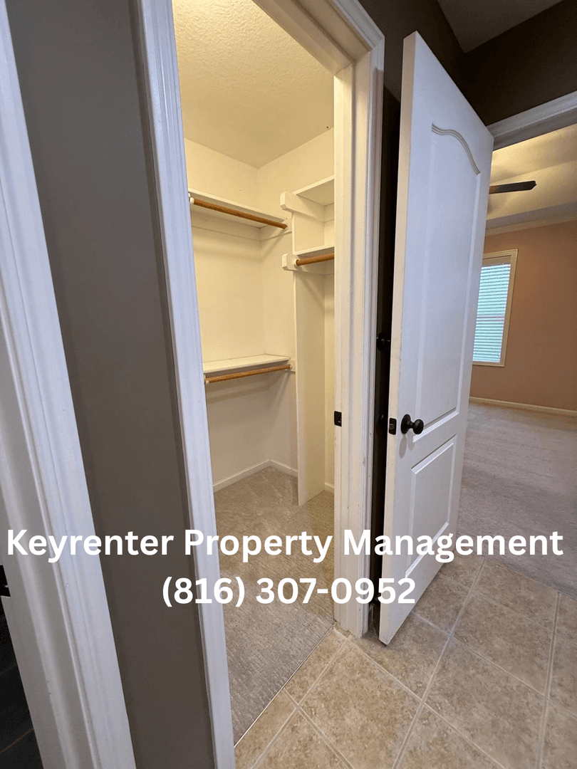 Kansas City House: 207 W 34th St