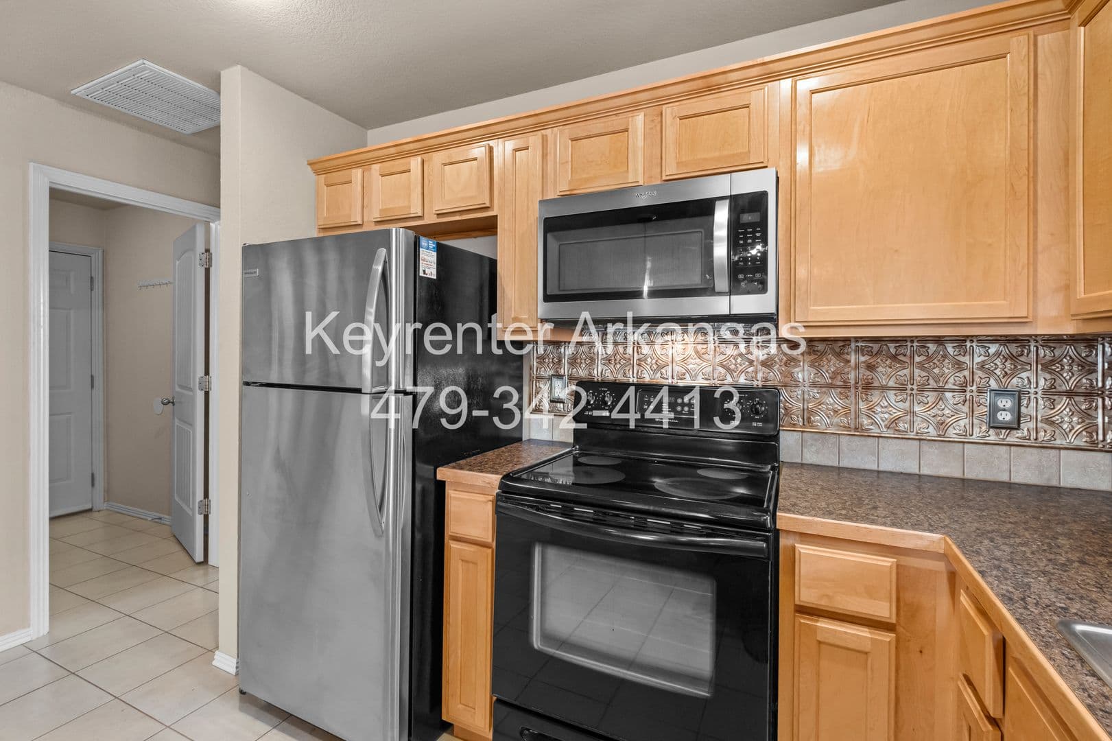 Fayetteville House: 1481 S Holland Dr