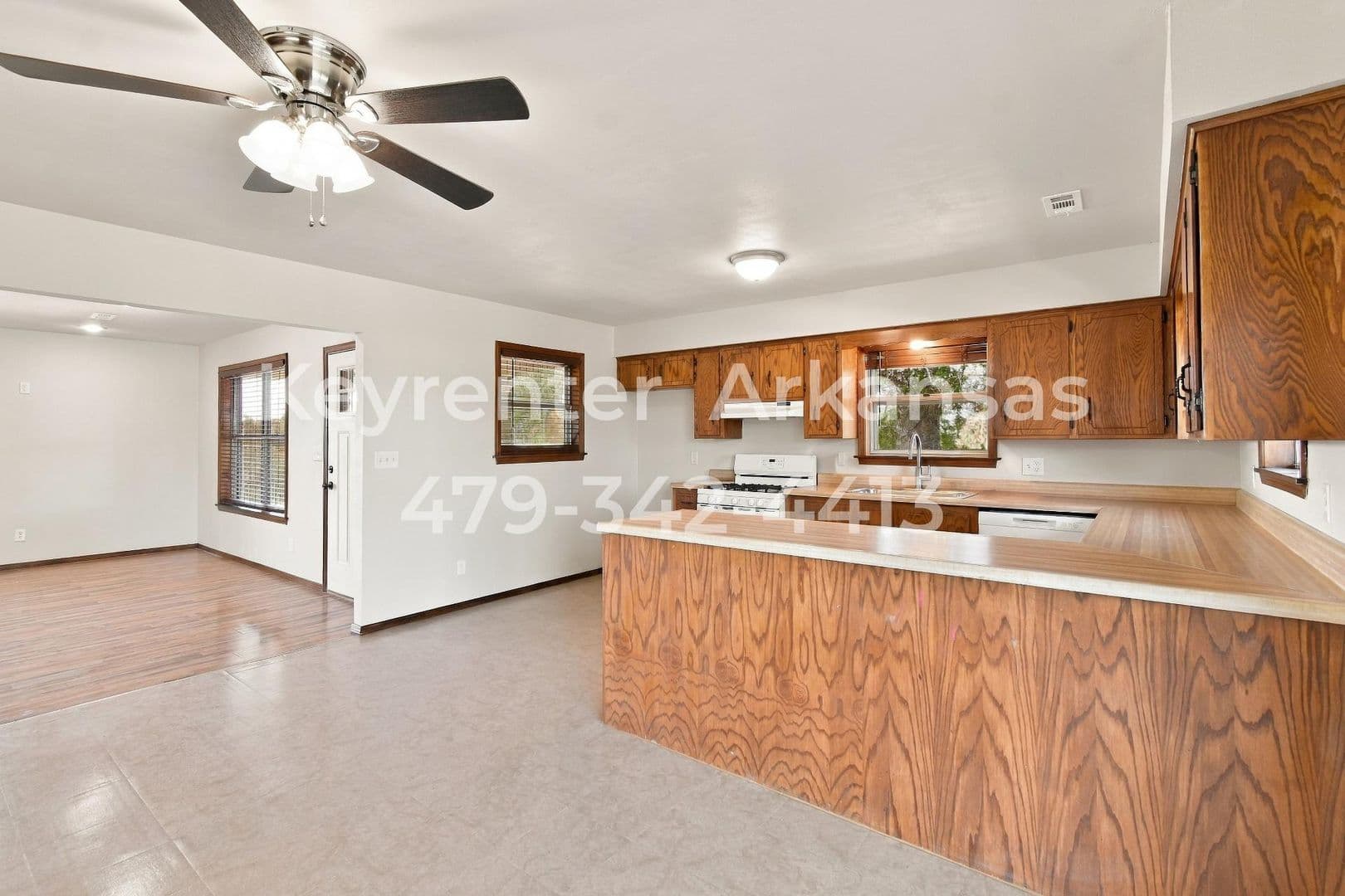 Bentonville House: 13917 Rolling Hills Rd