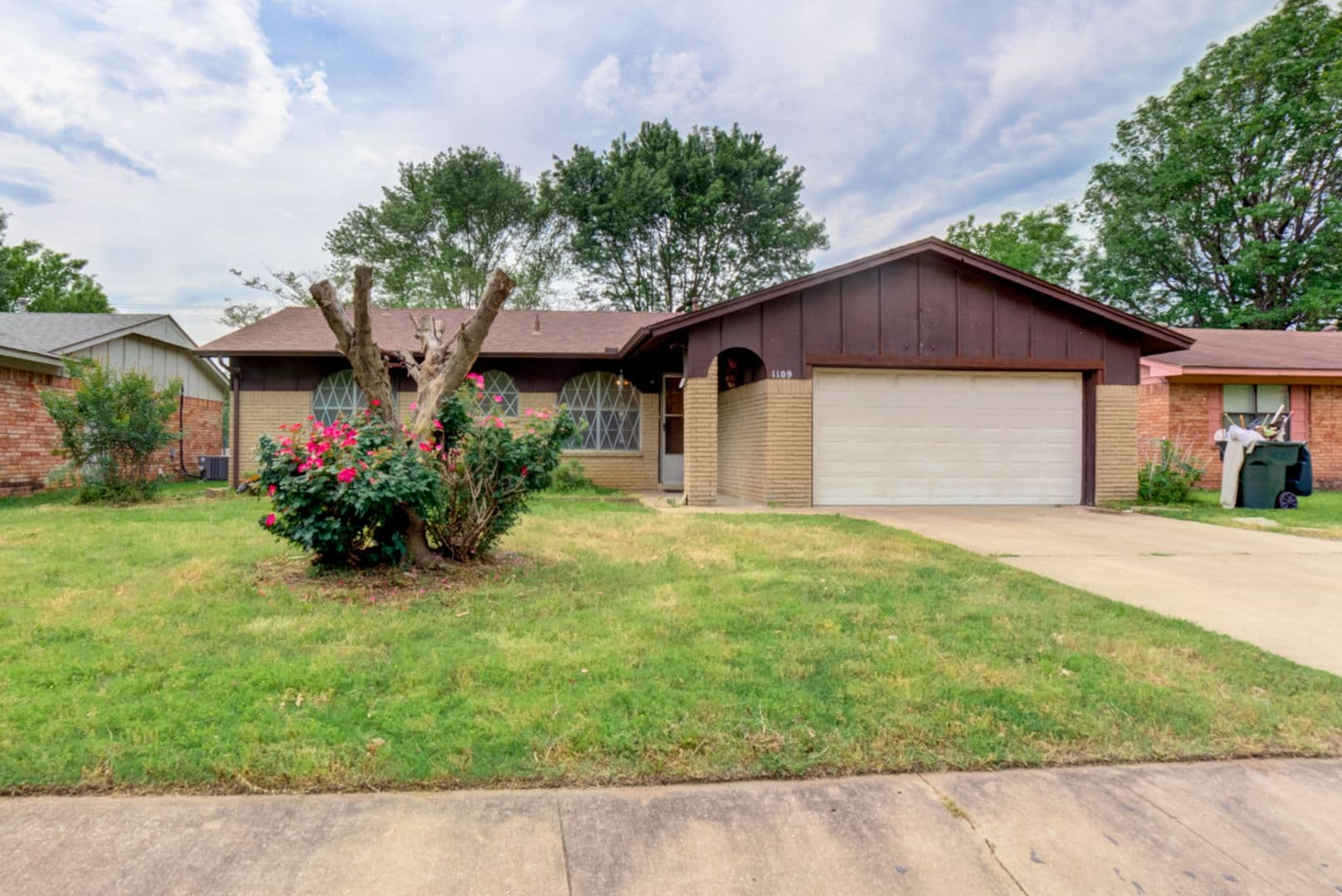Claremore House: 1109 W 14th Pl