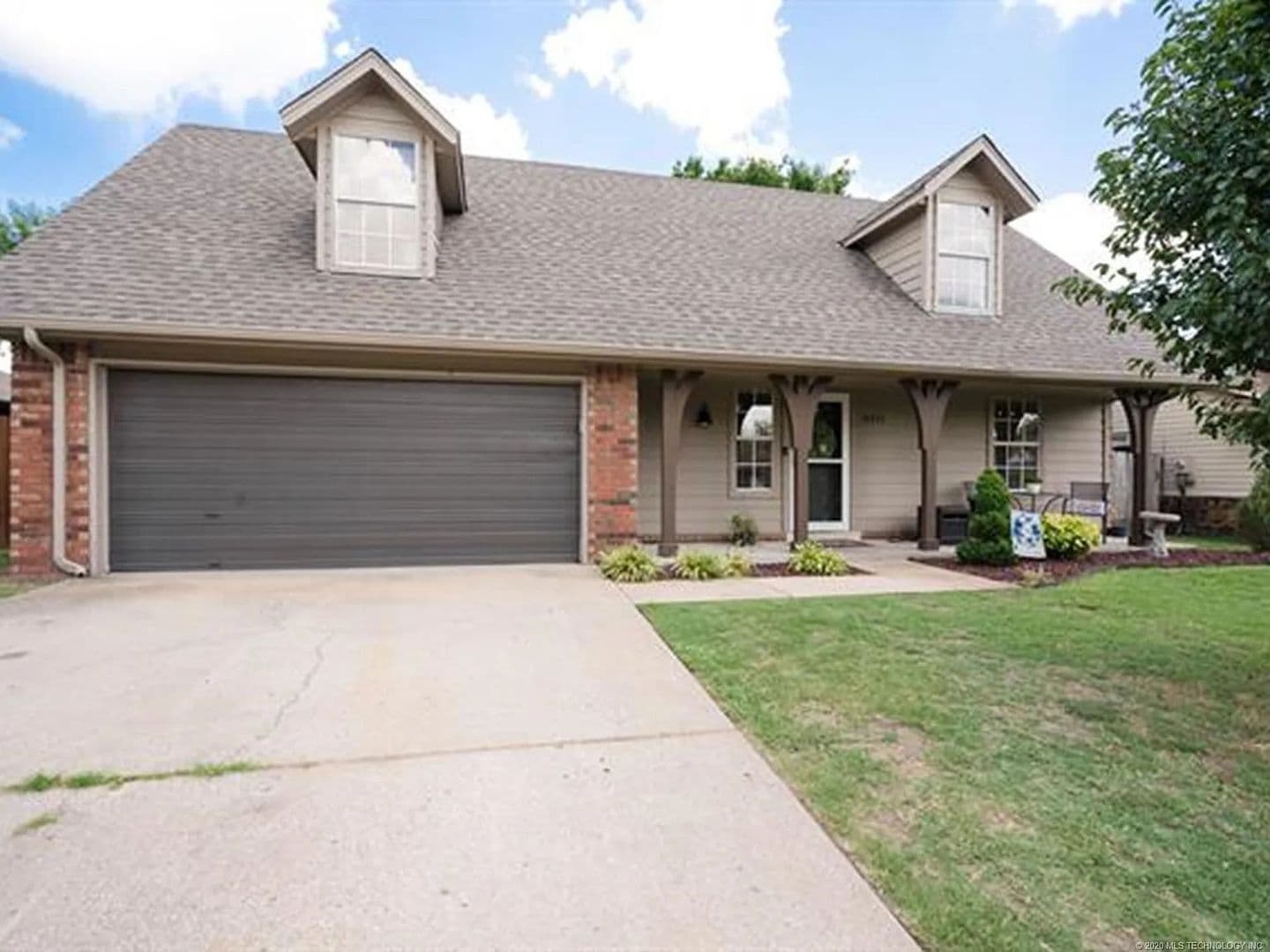 Owasso House: 8215 N 121st East Ave