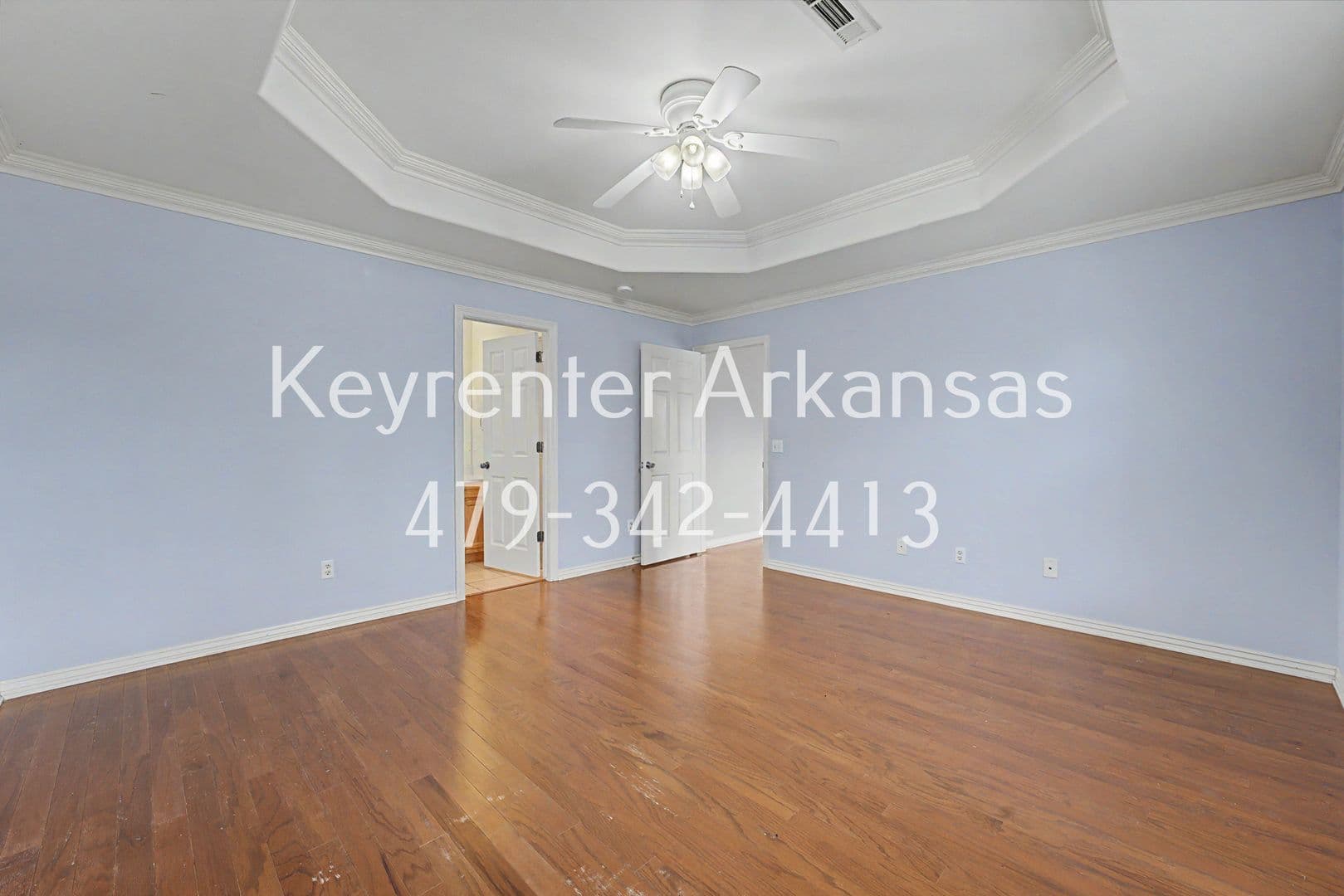 Bentonville House: 3801 SW Carriageway