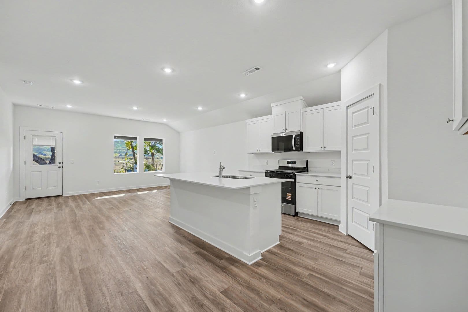 Fayetteville House: 4560 W Triangle St