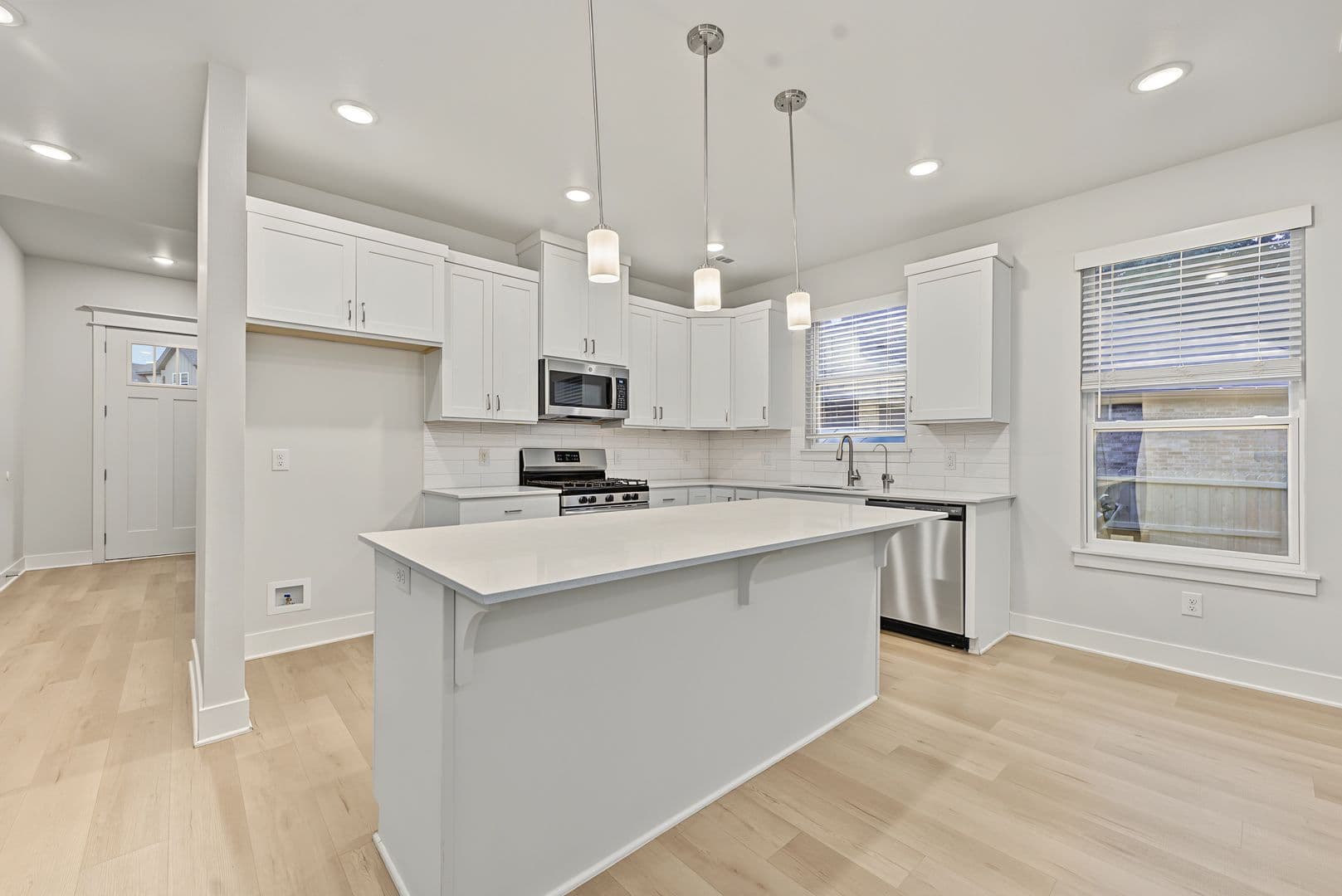 Bentonville House: 3802 SW Pinecrest Dr