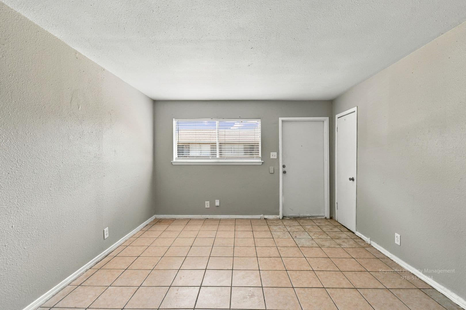 Tulsa House: 1072B N Irvington Ave