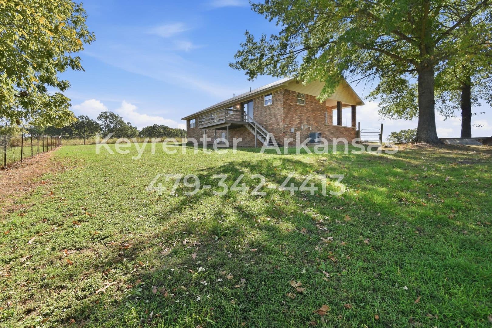 Bentonville House: 13917 Rolling Hills Rd