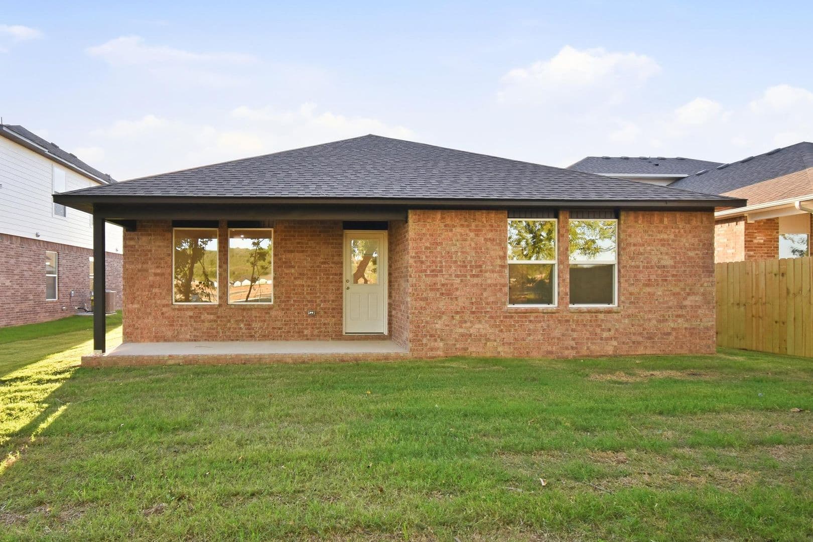 Fayetteville House: 4560 W Triangle St