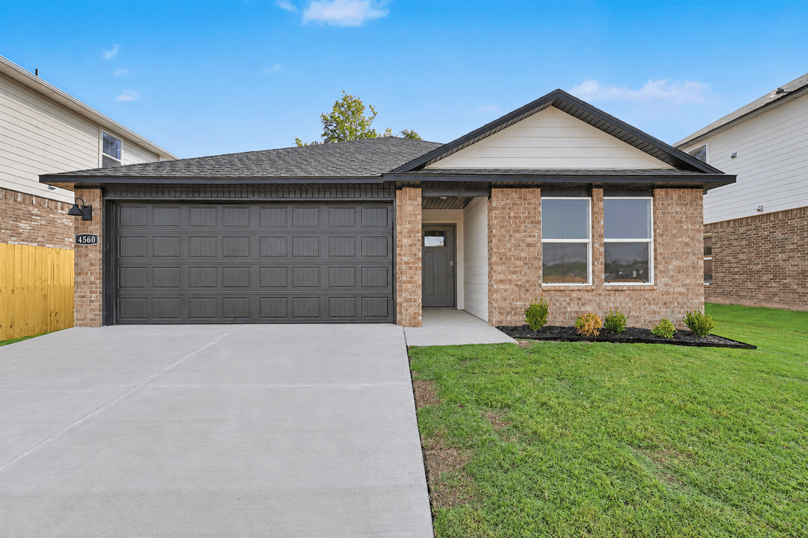 Fayetteville House: 4560 W Triangle St
