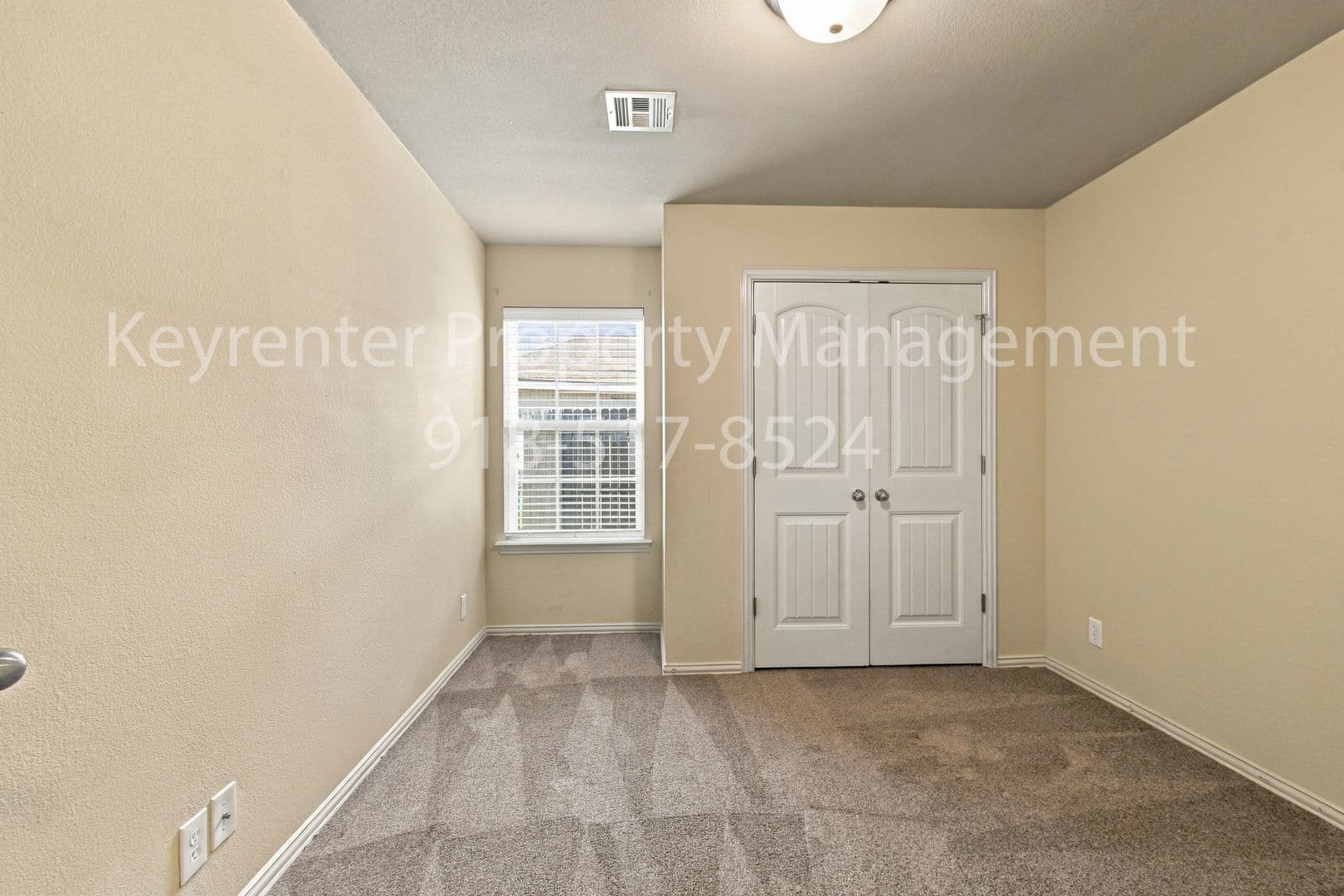 Collinsville House: 2121 W Oak St