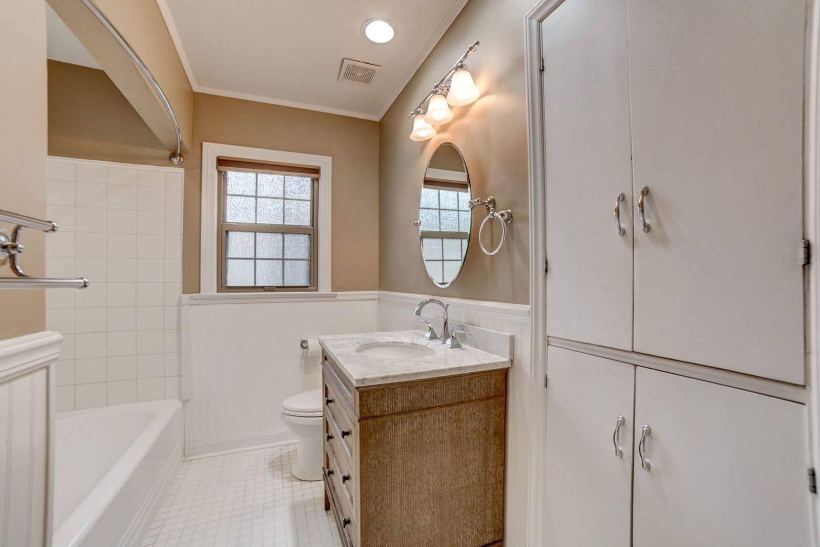 Tulsa House: 1208 S New Haven Ave