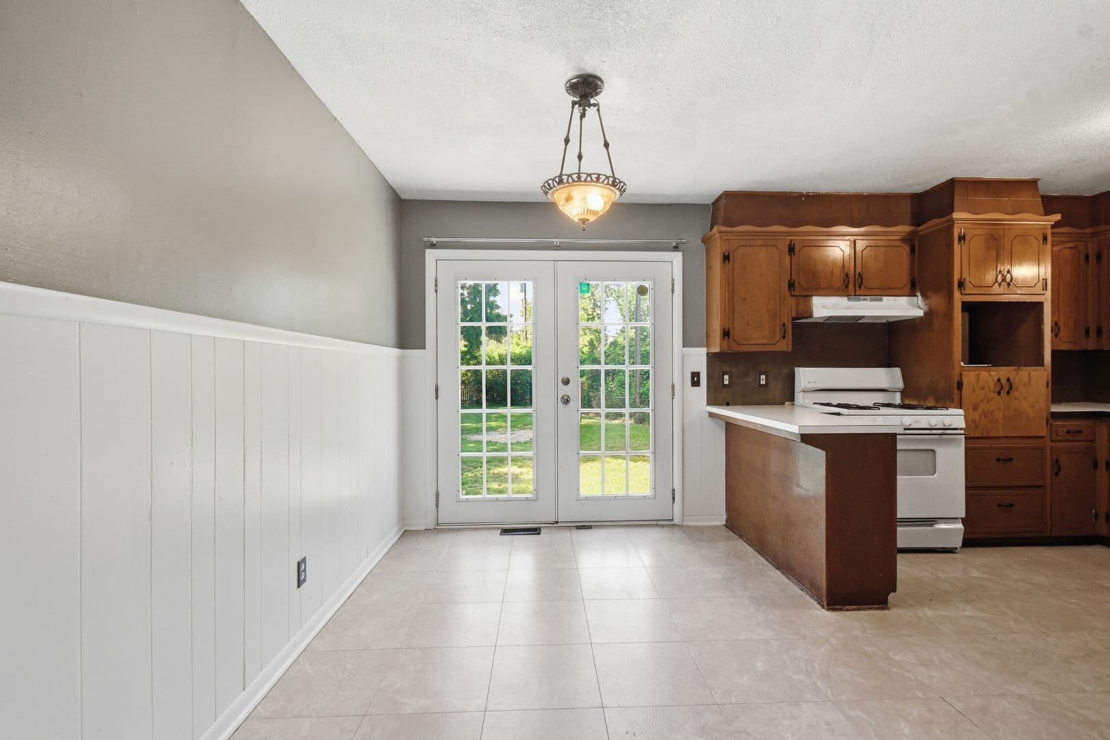 Tulsa House: 2014 E 49th St N
