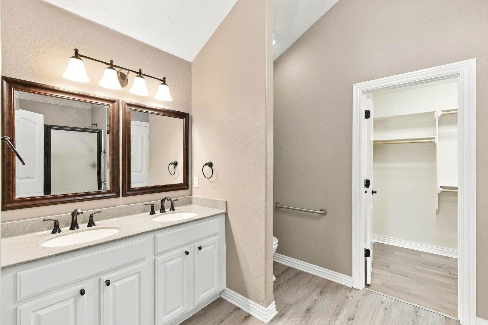 Siloam Springs House: 608 Hat Creek Ln