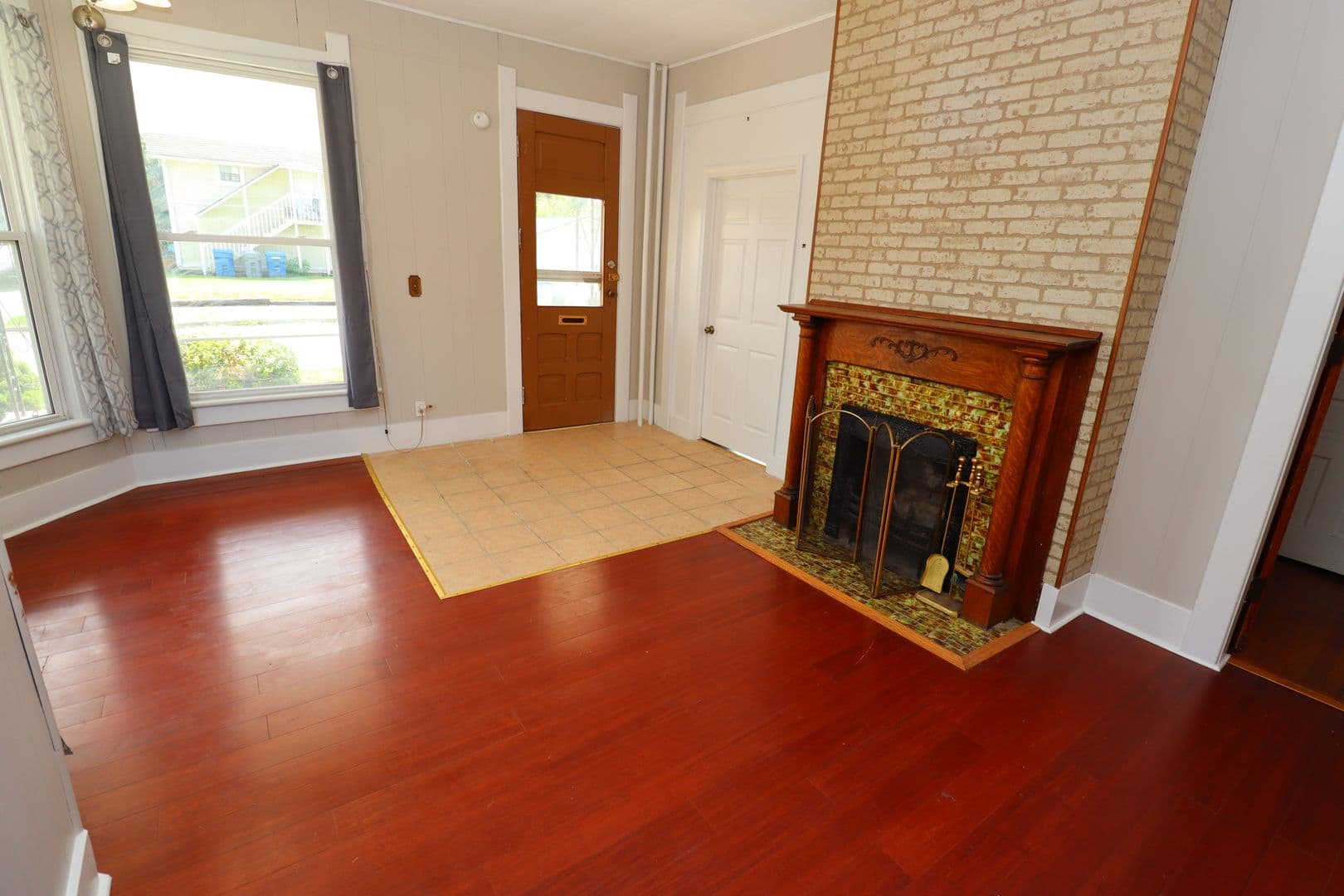 Noblesville House: 107 6th St