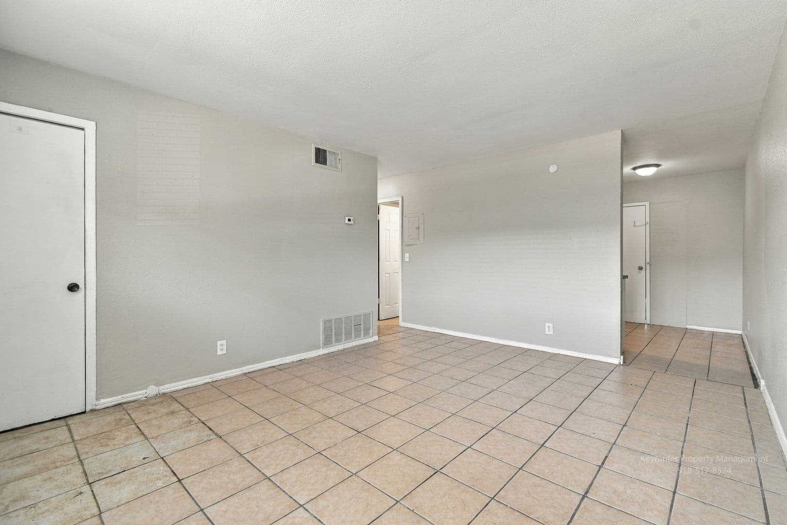 Tulsa House: 1072B N Irvington Ave