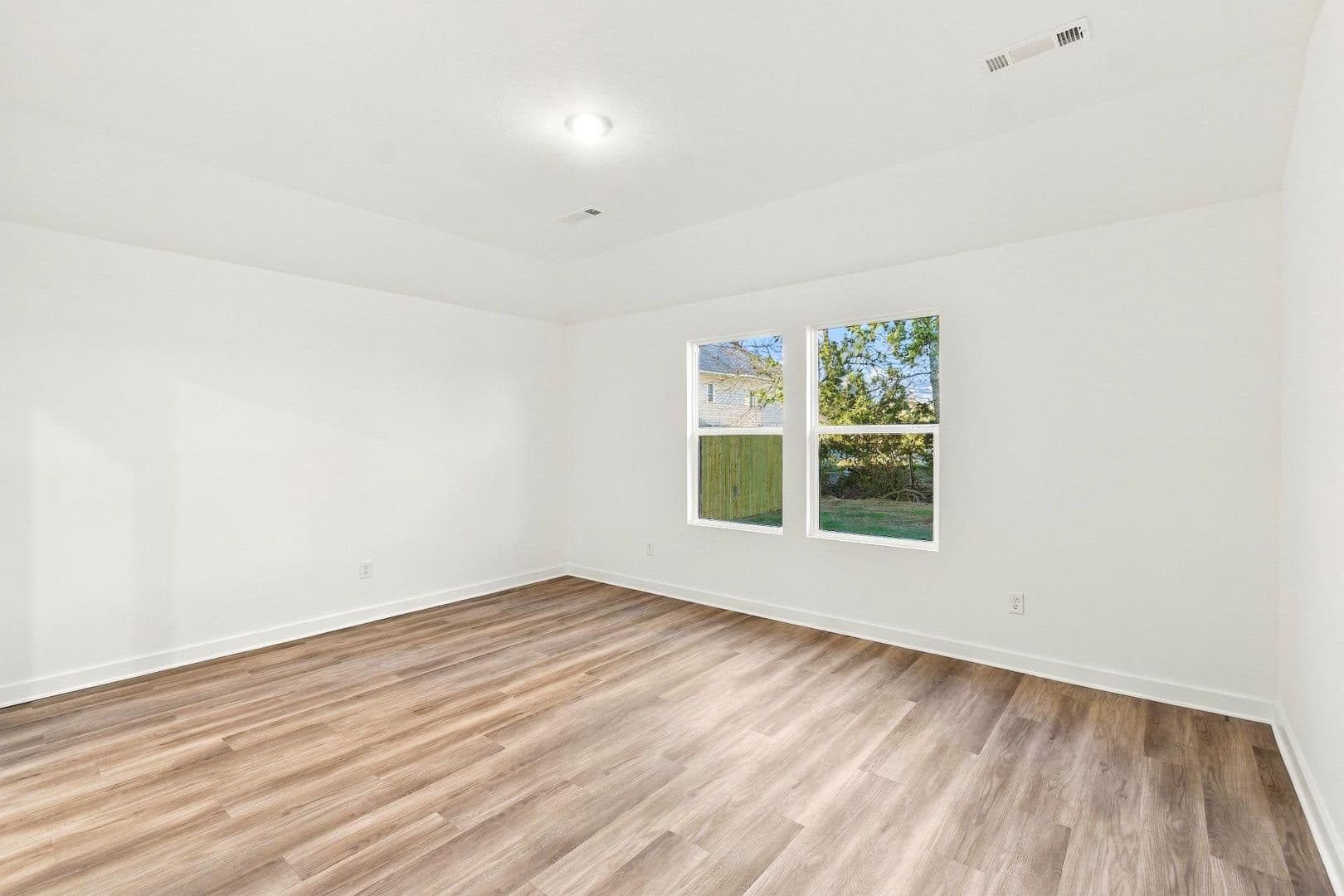 Fayetteville House: 4560 W Triangle St