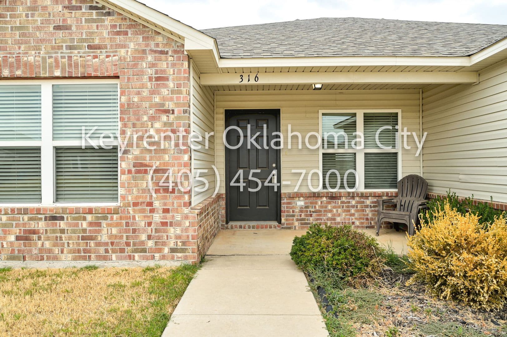 Newcastle House: 316 Karlee Ln