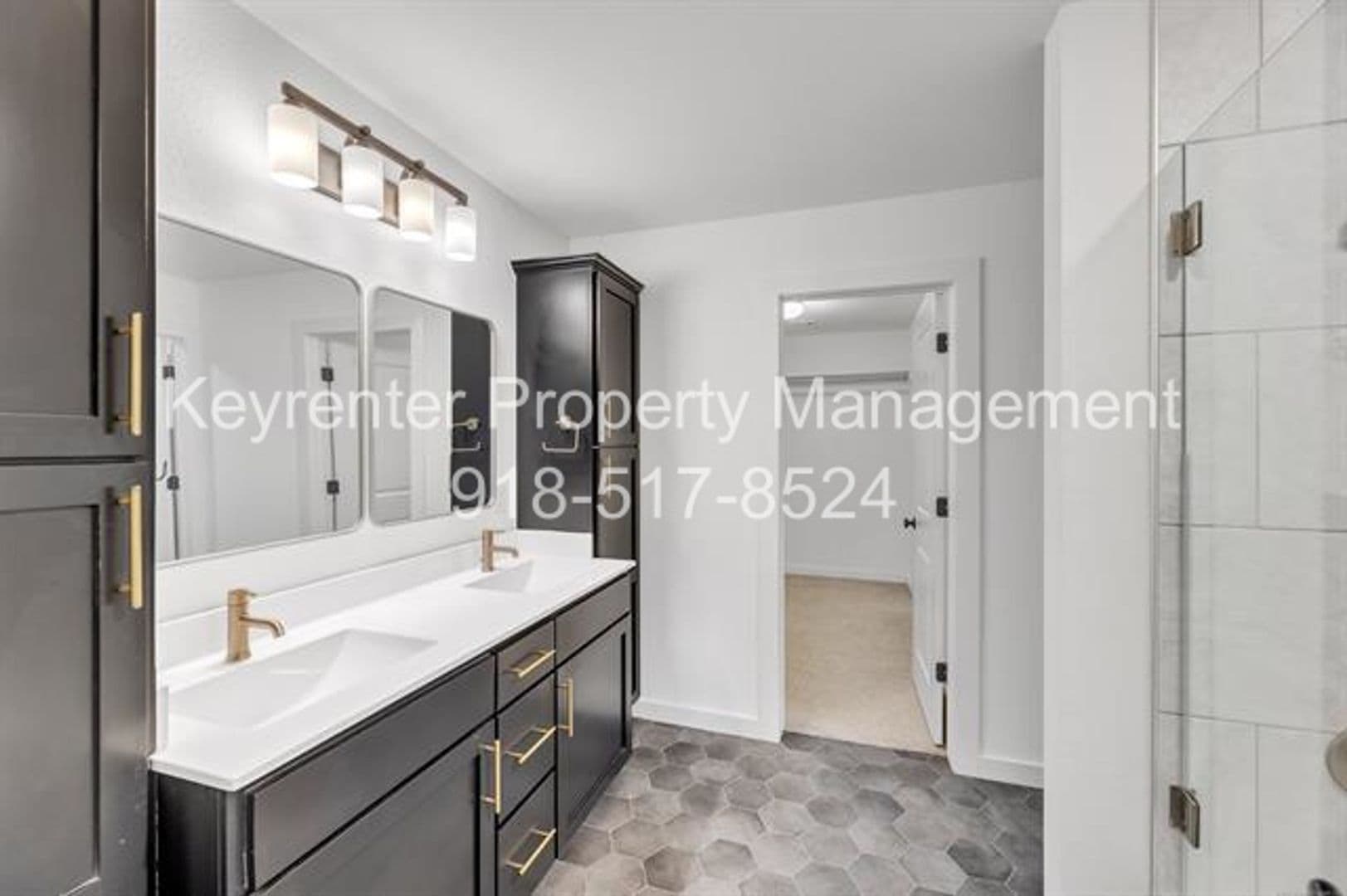 Broken Arrow House: 7104 S Kalanchoe Ave