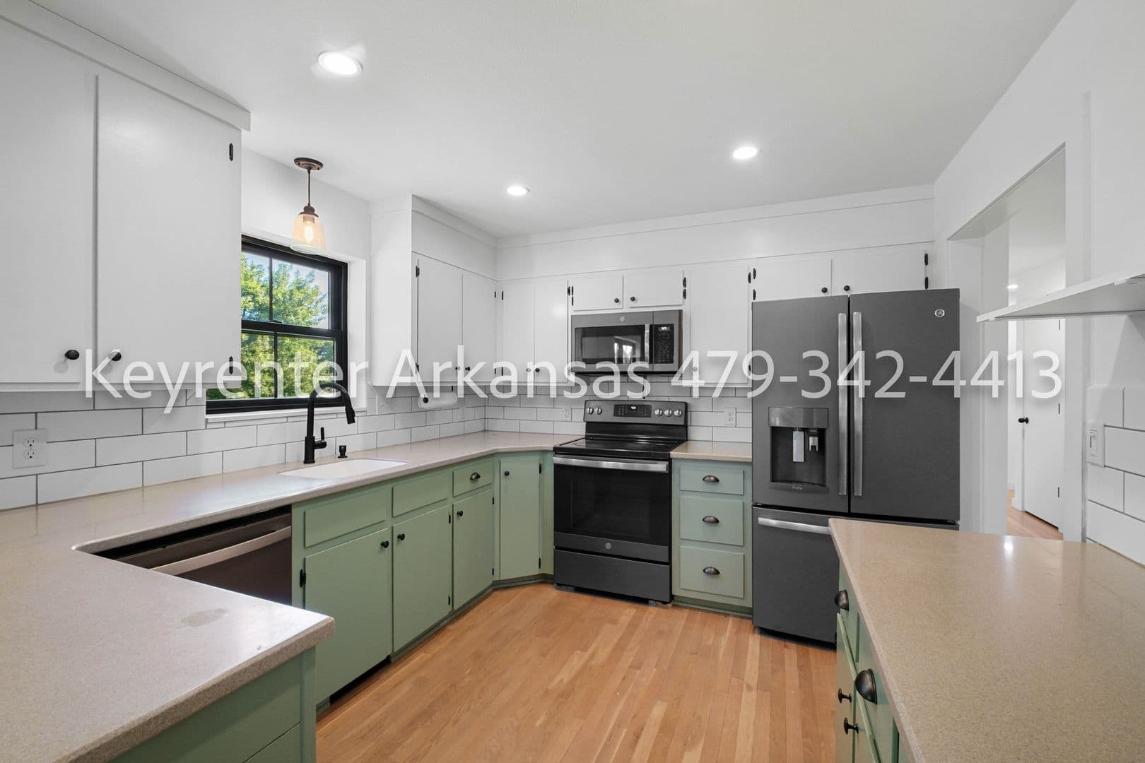 Fayetteville House: 4480 E Trough Spring Rd