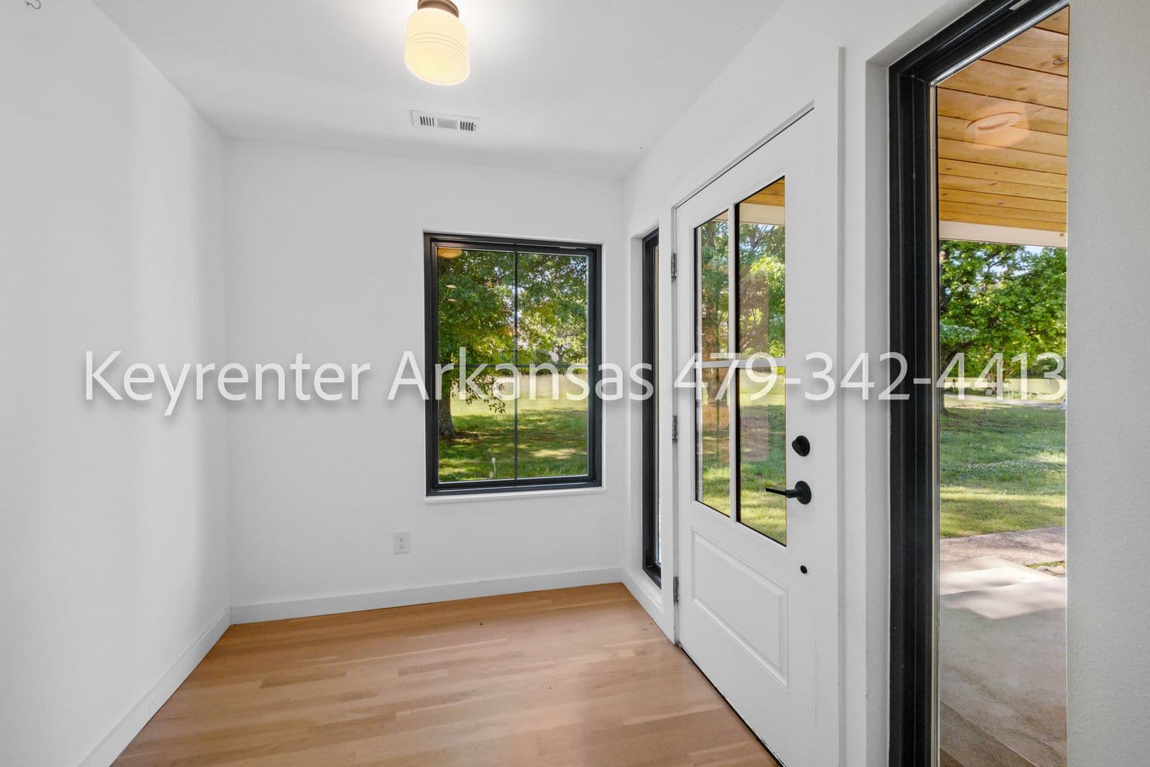 Fayetteville House: 4480 E Trough Spring Rd