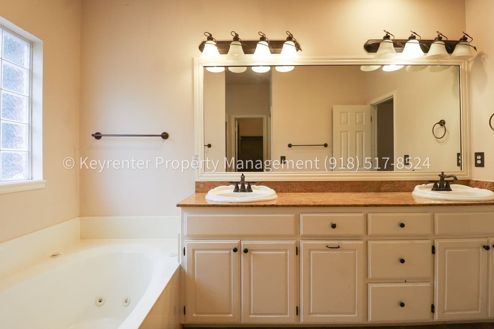 Tulsa House: 8703 E 95th Pl