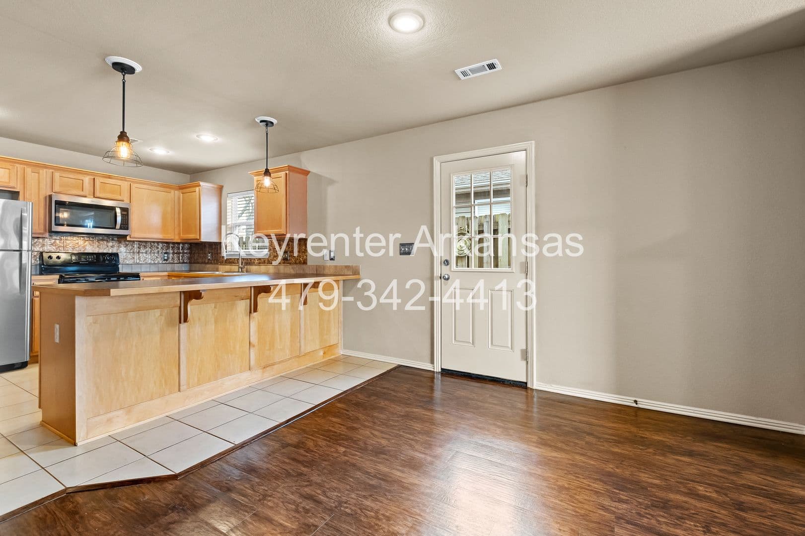 Fayetteville House: 1481 S Holland Dr
