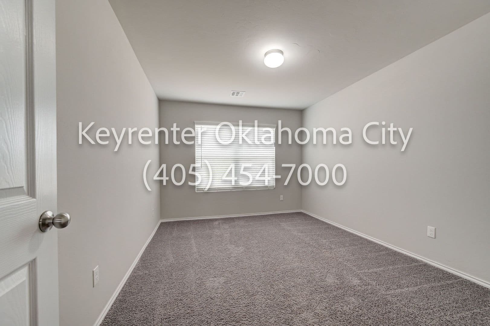 Newcastle House: 316 Karlee Ln