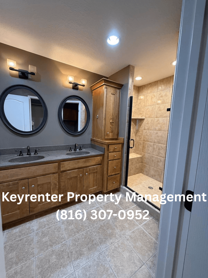 Kansas City House: 207 W 34th St