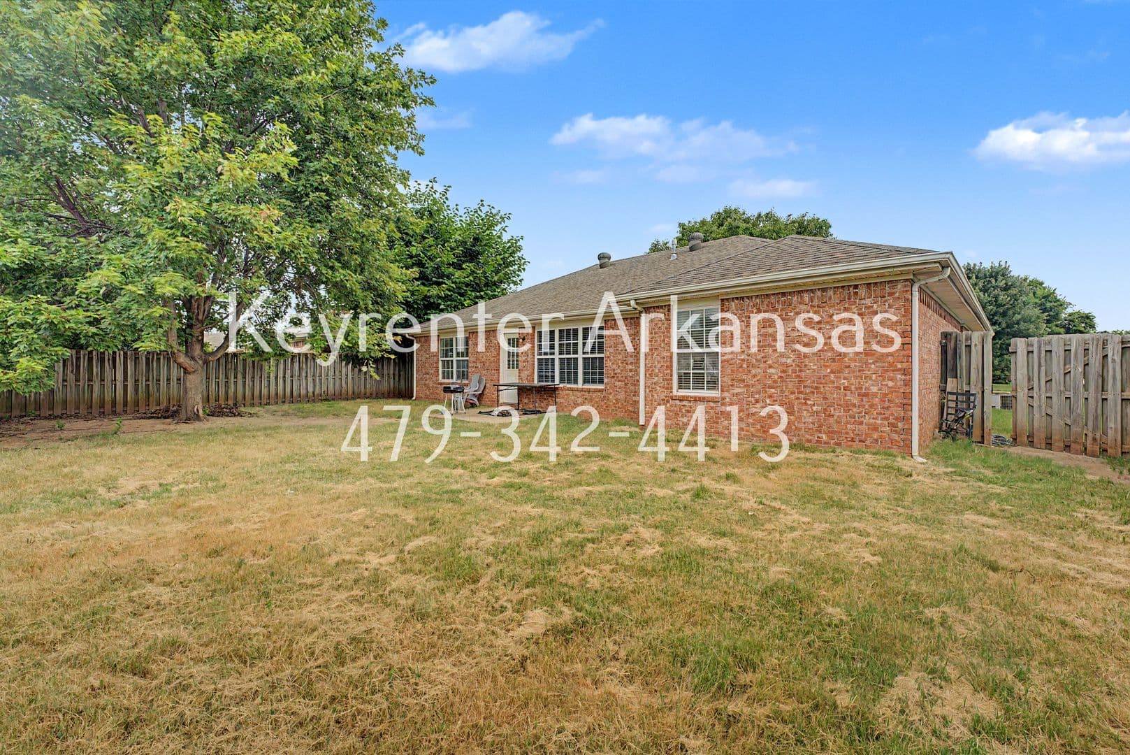 Bentonville House: 3801 SW Carriageway