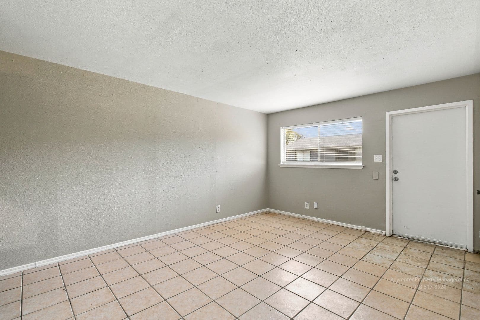Tulsa House: 1072B N Irvington Ave