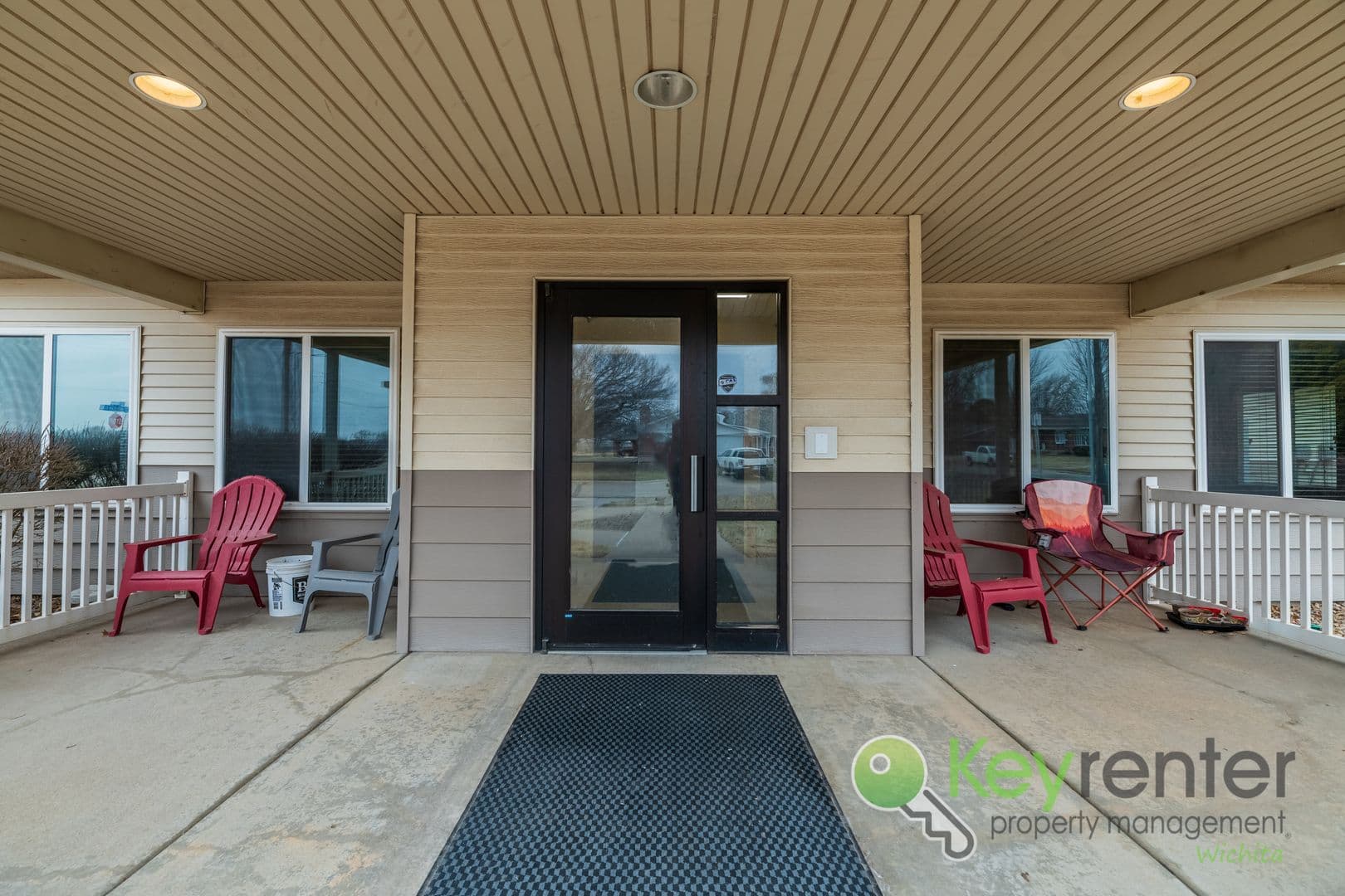 Lyons Apartment: 1411 S Douglas Ave