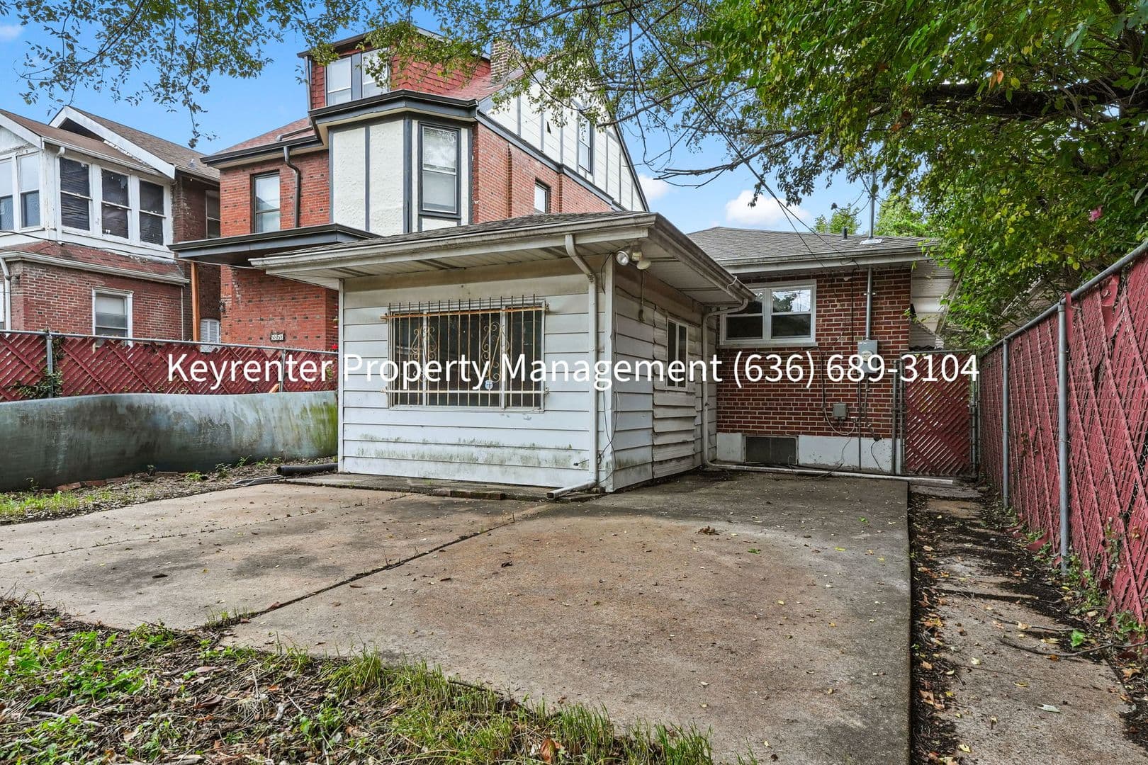 Saint Louis House: 5855 Pershing Ave