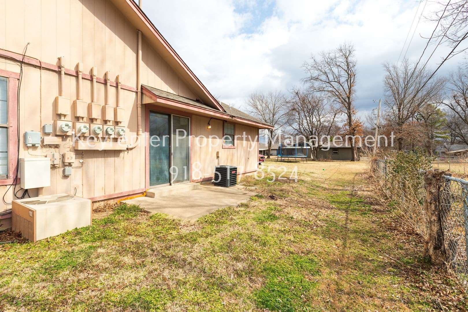 Claremore Apartment: 1421 W Lillian St