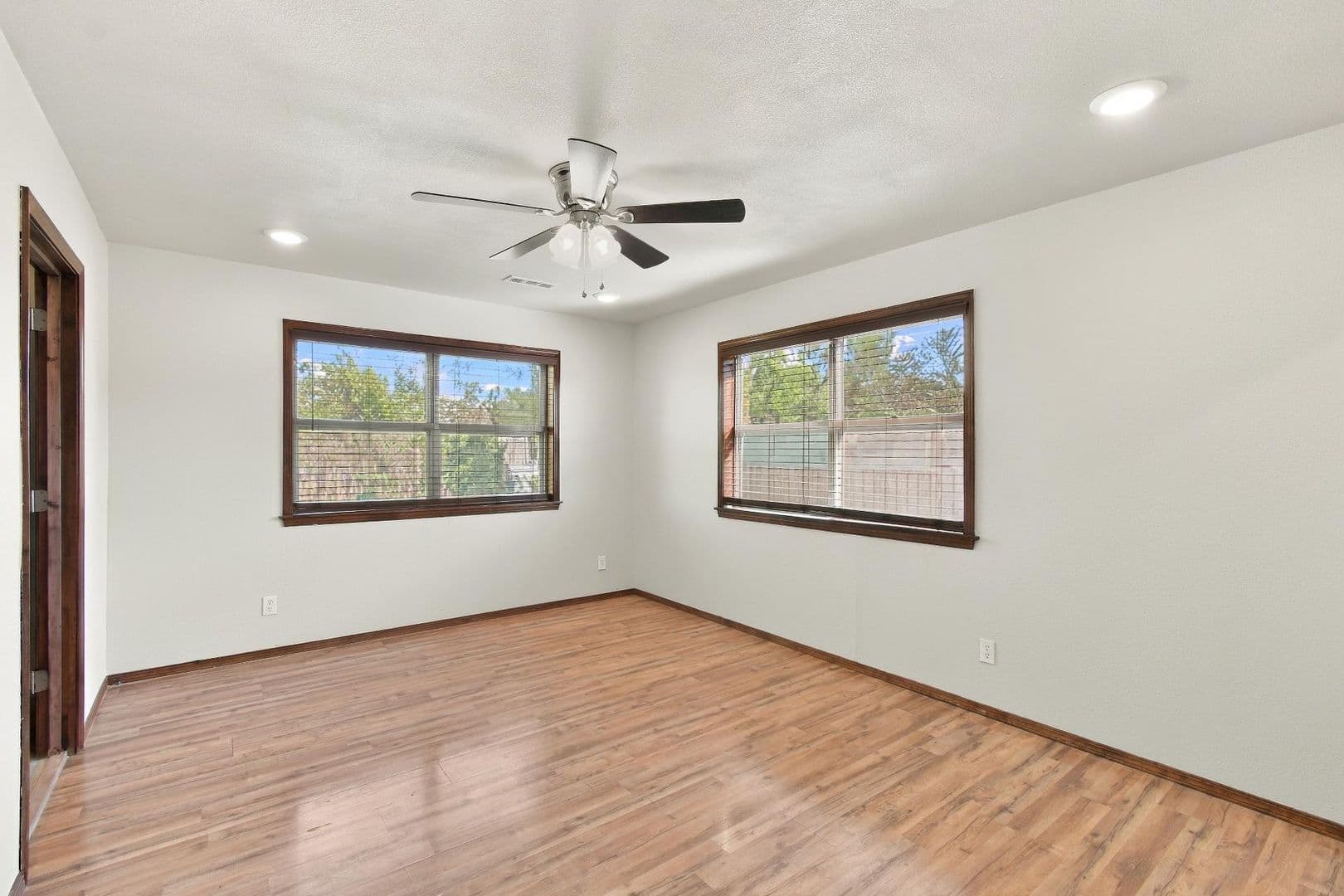 Bentonville House: 13917 Rolling Hills Rd