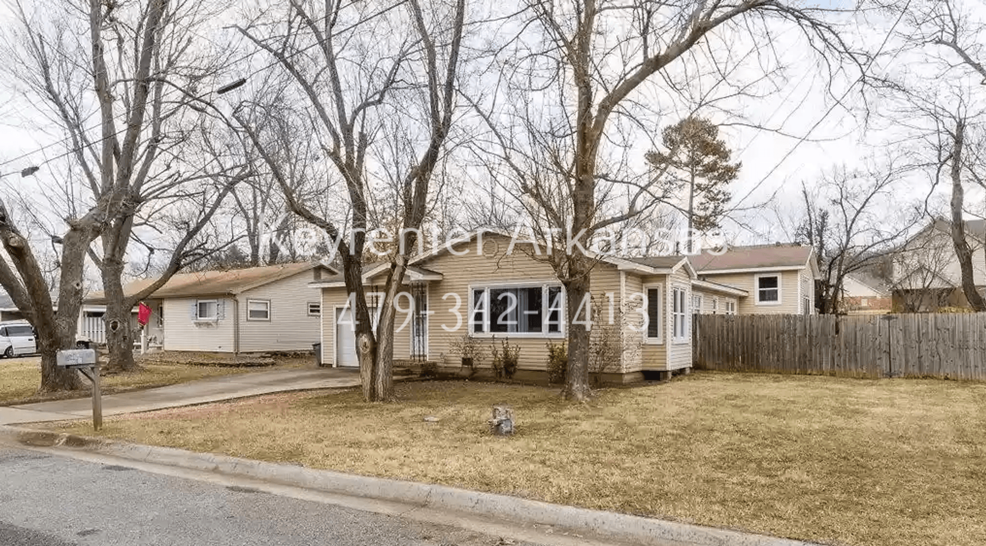 Fayetteville House: 1144 N Vista Pl